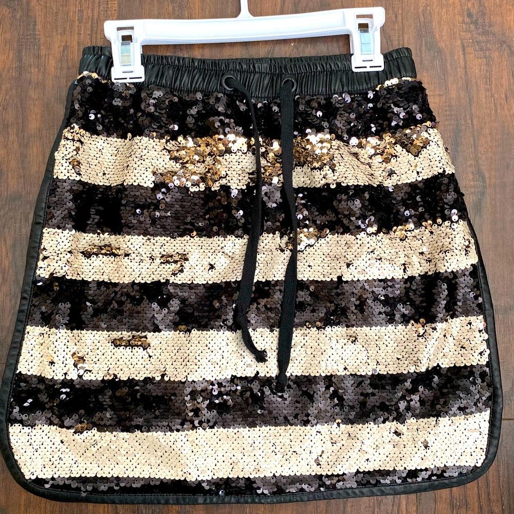 Gianni Bini sequin mini skirt for girls .